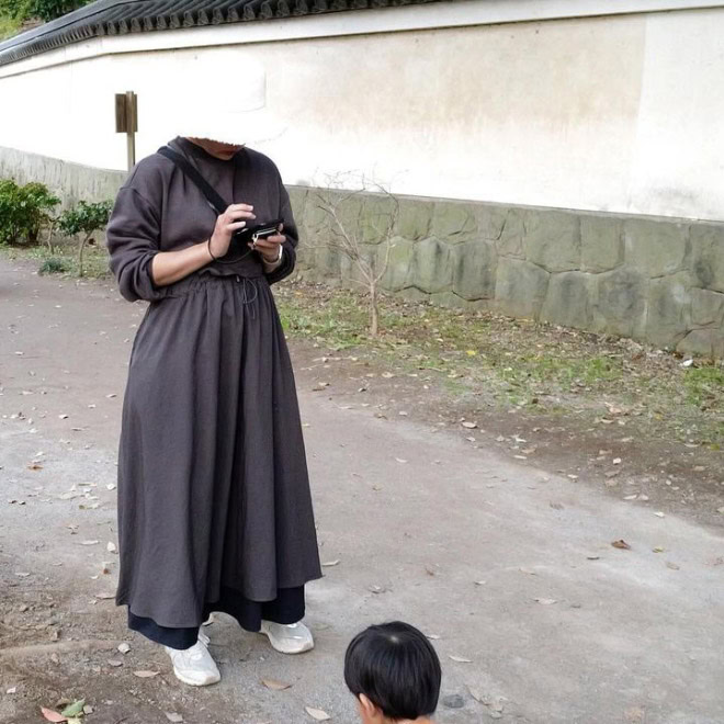 Accidentally funny street photo by Edas Wong.