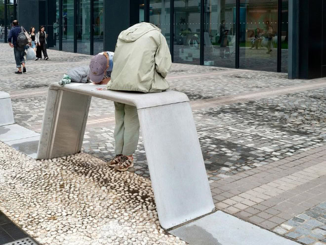 Accidentally funny street photo by Edas Wong.