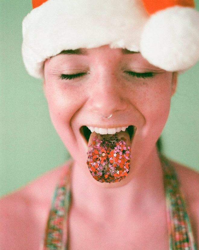 So people are licking glitter for attention...